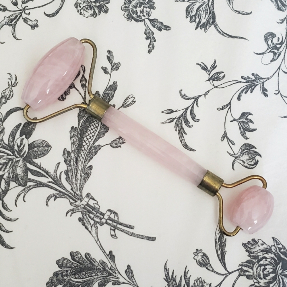 Rose quartz facial roller